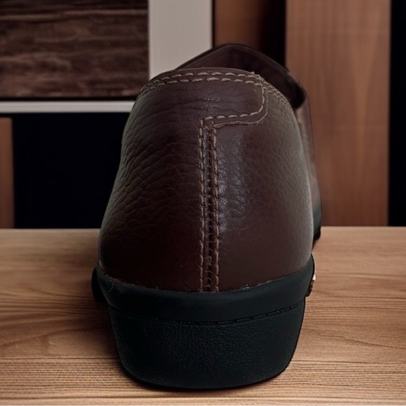 Clarks Cheyn Misha Loafers NWOT Women 10 Dark Tan Leather Slip-On Comfort Shoe - Picture 5 of 8